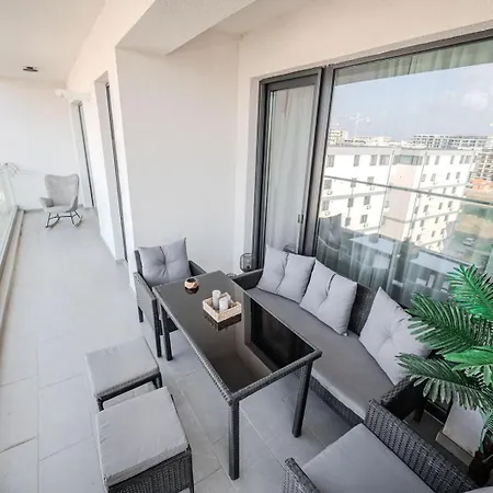Queens Apartment Navodari