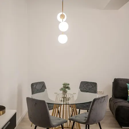 Apartment Queens Navodari
